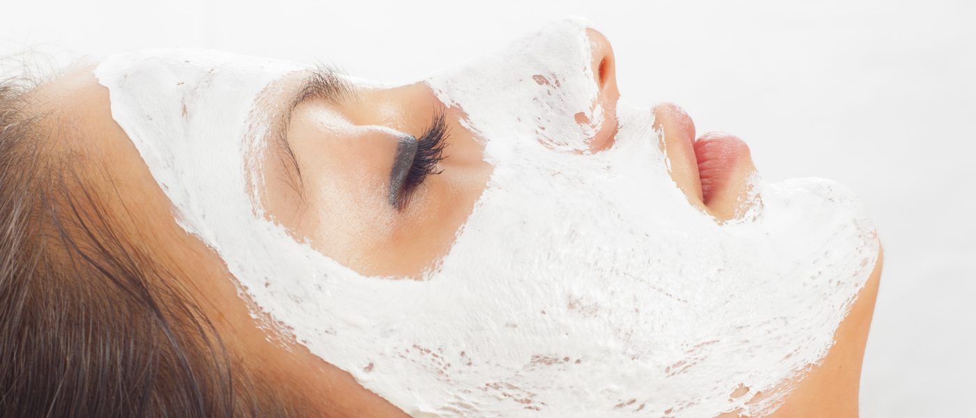 Pourquoi opter pour le peeling pour traiter les pores dilatés ? 